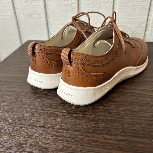 Cole Haan Zerogrand Meritt Wing Tip Oxfords, size 8. - Picture 3 of 10